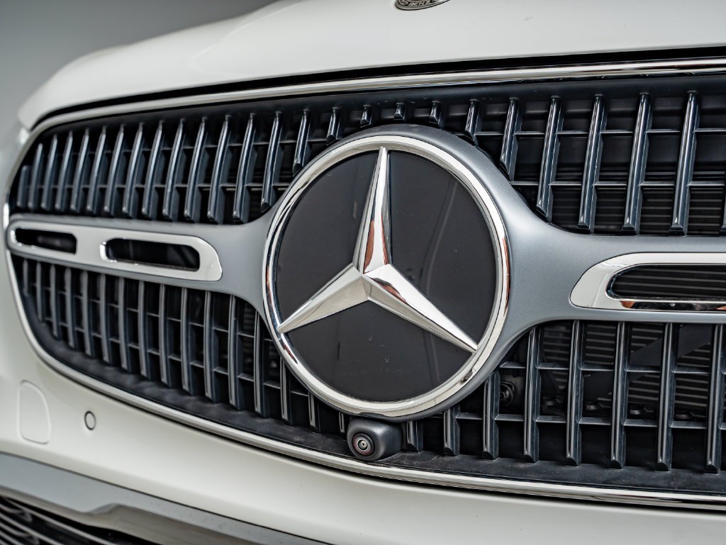 Used 2026 Polar White Mercedes-Benz GLC 300 image 12