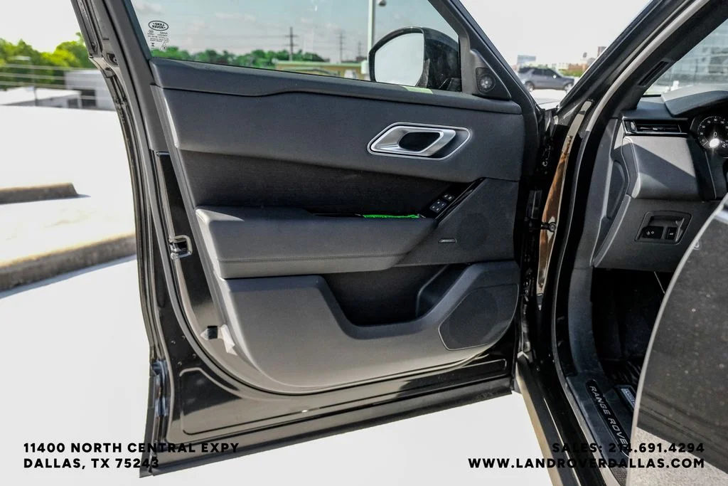 New 2026 Santorini Black Metallic Land Rover S image 40