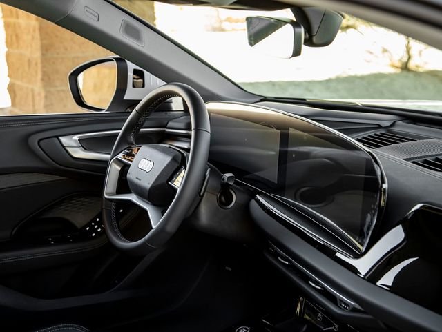 Used 2025 Glacier White Audi  image 31