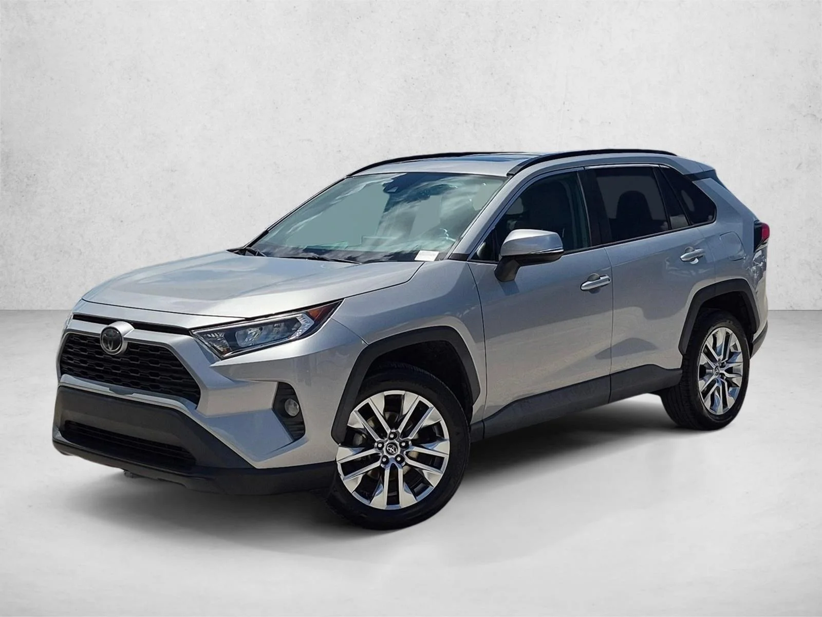 Used 2020 Silver Sky Metallic Toyota XLE Premium image 1