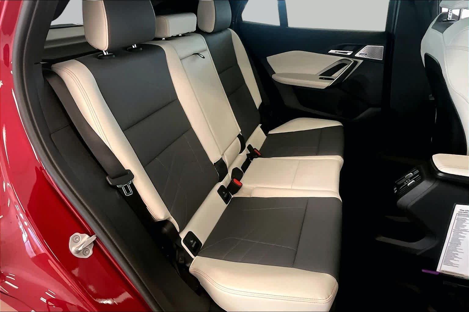 Used 2025 Vegas Red Metallic BMW xDrive28i image 19