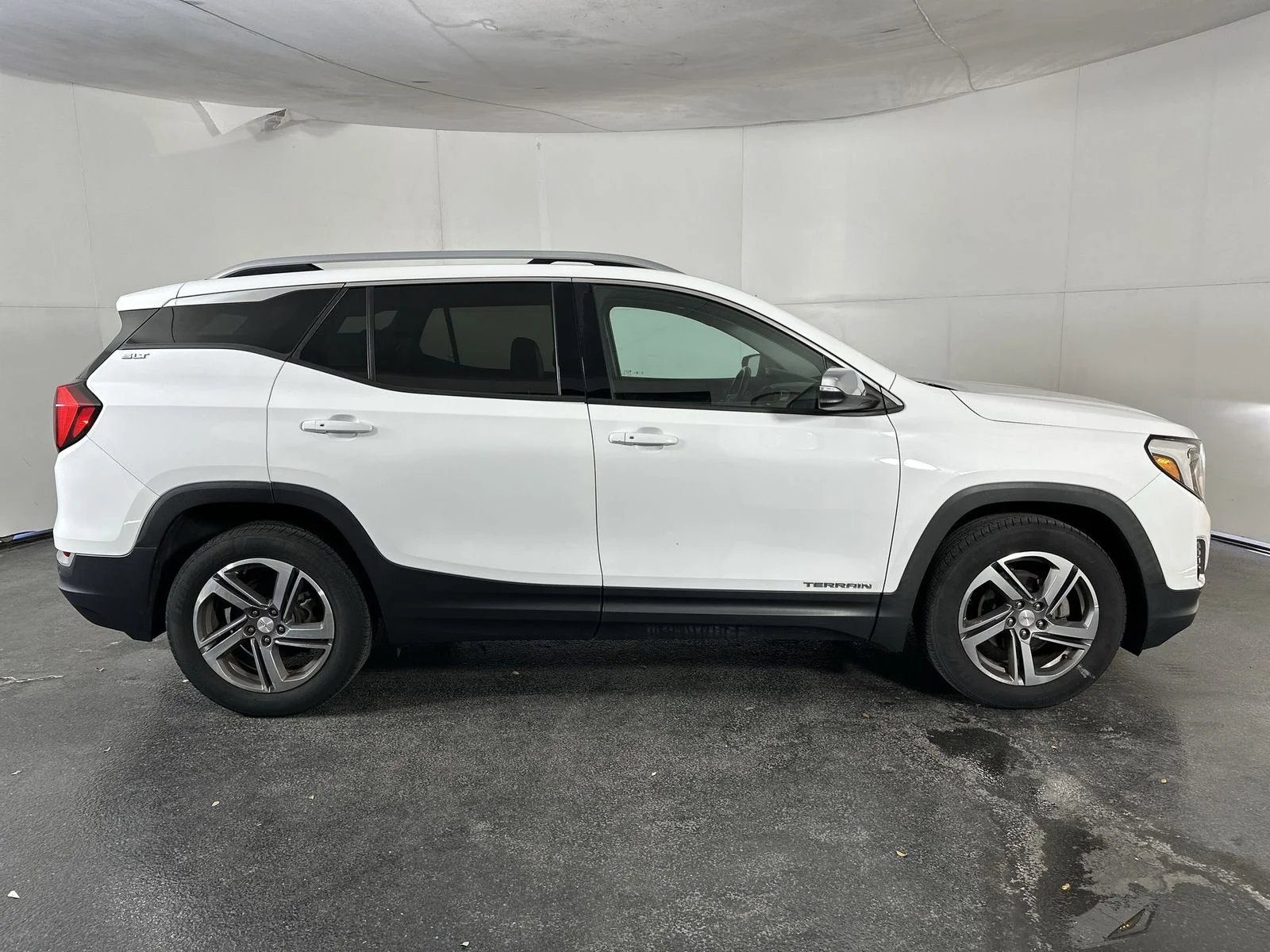 Used 2018 White GMC SLT image 9