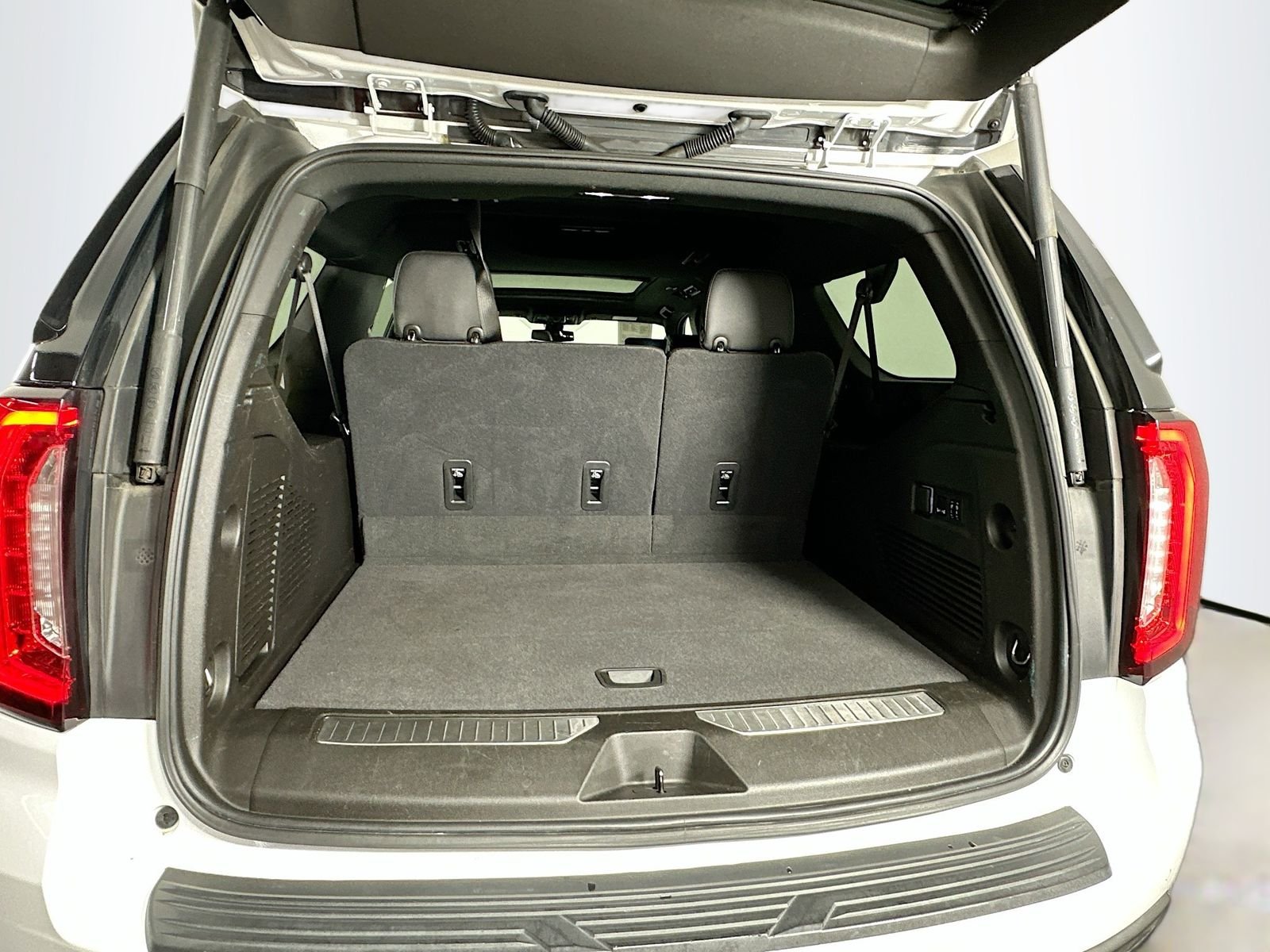 Used 2021 Summit White GMC AT4 image 33