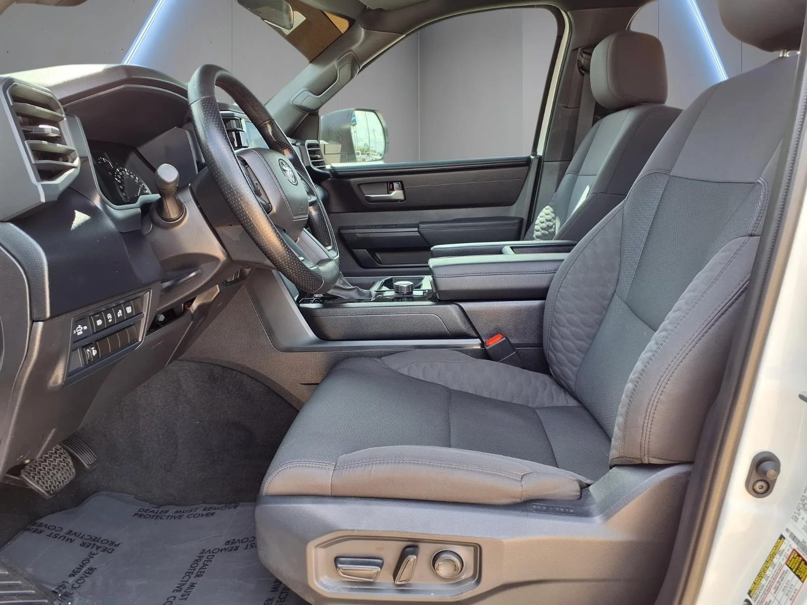 Used 2025 White Toyota SR5 image 12