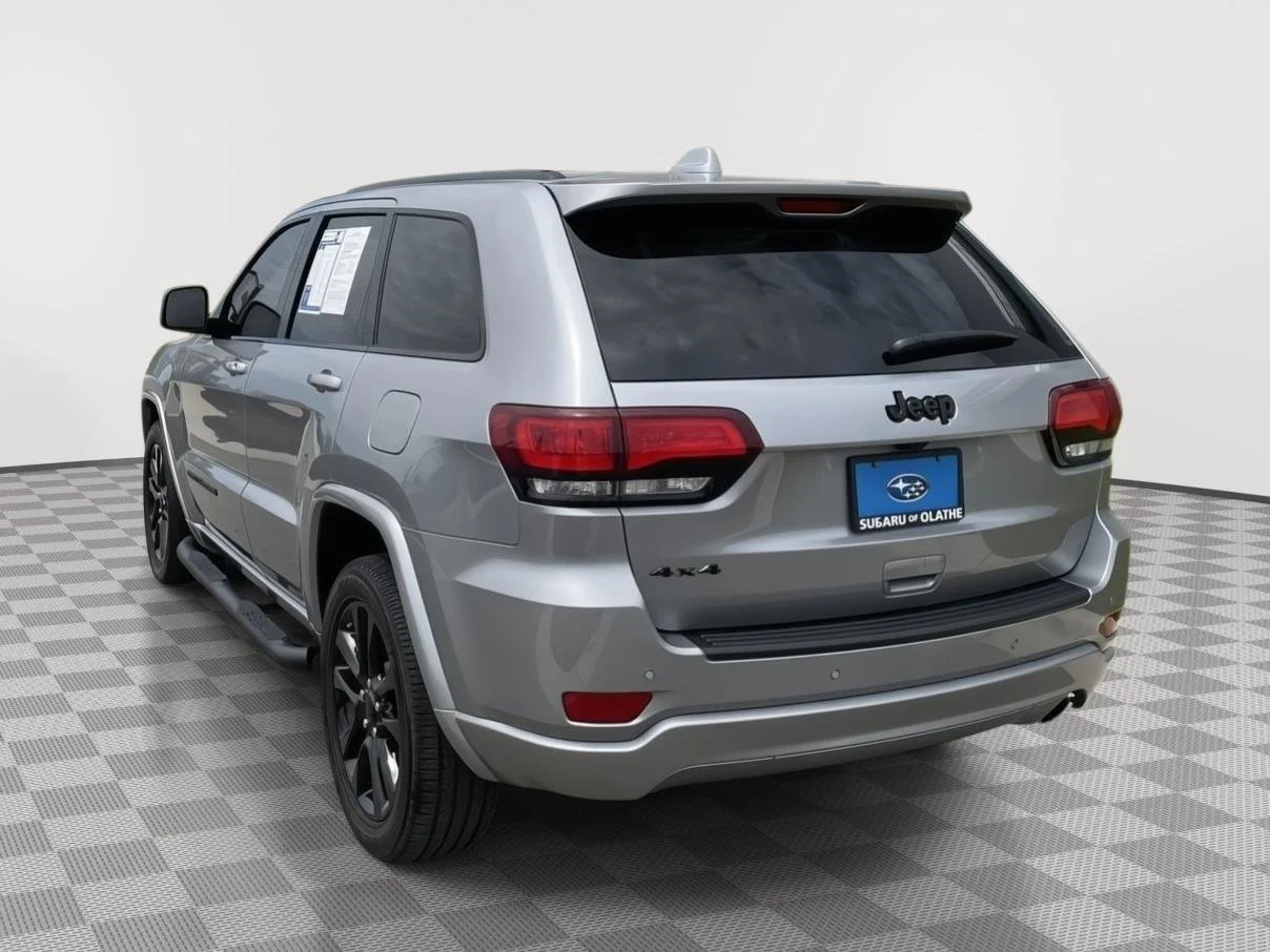 Used 2021 Billet Silver Metallic Clearcoat Jeep Laredo X image 13