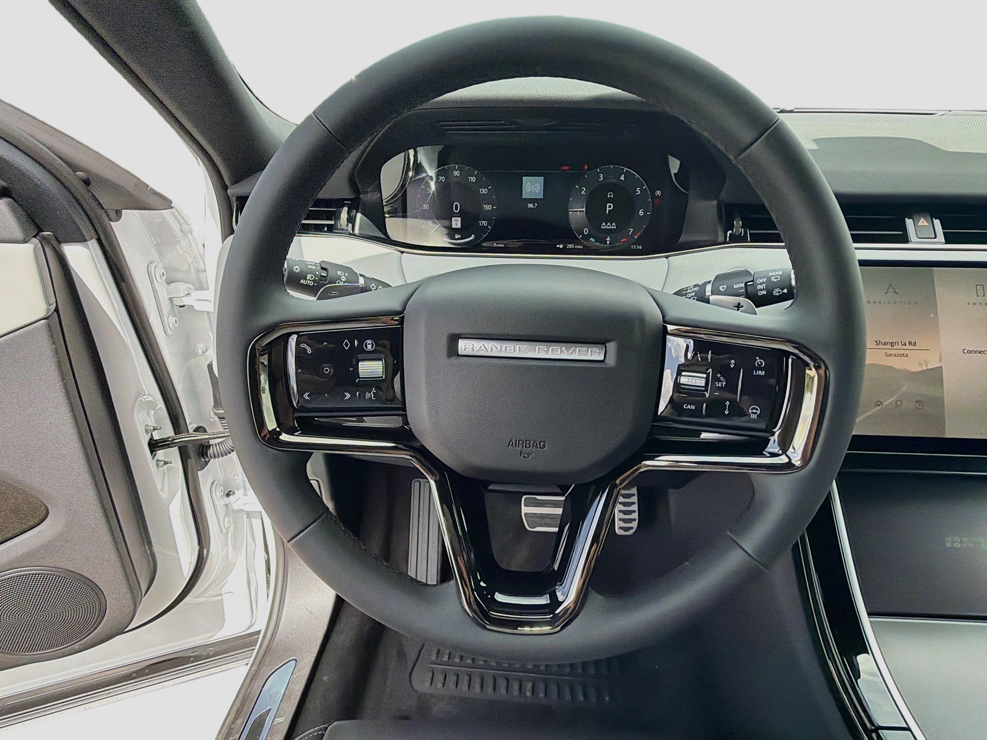 New 2026 Ostuni Pearl White Land Rover Hoxton Edition image 39