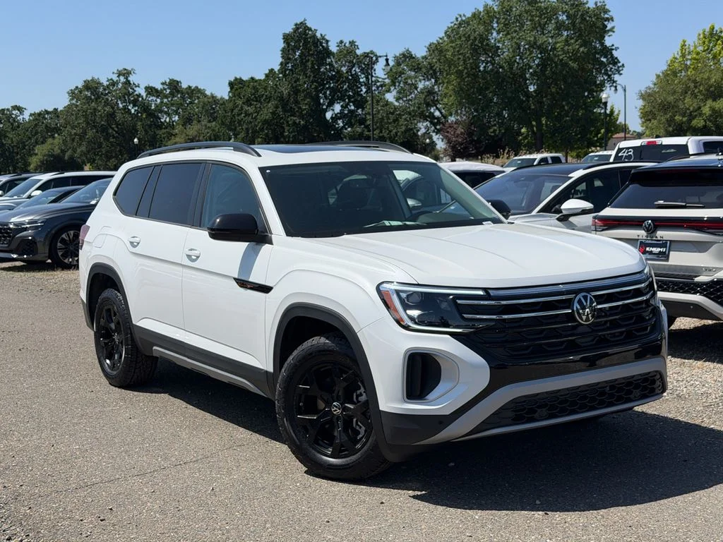 New 2026 Opal White Pearl Volkswagen 2.0T Peak Edition image 3