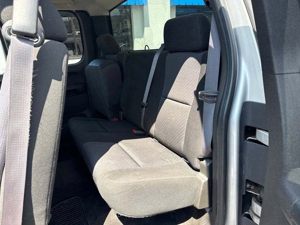 Used 2011 SHEER SILVER METALLIC Chevrolet LT image 26