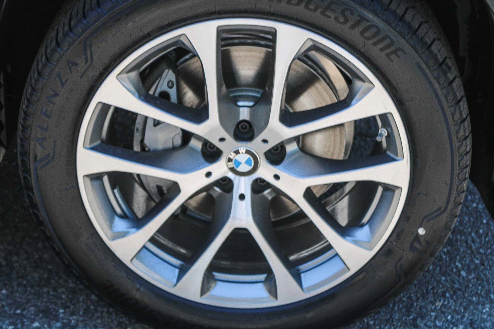 New 2026 Alpine White BMW sDrive40i image 10