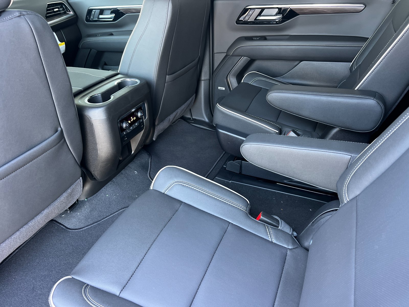 2026 Chevrolet Suburban Premier - Photo 12