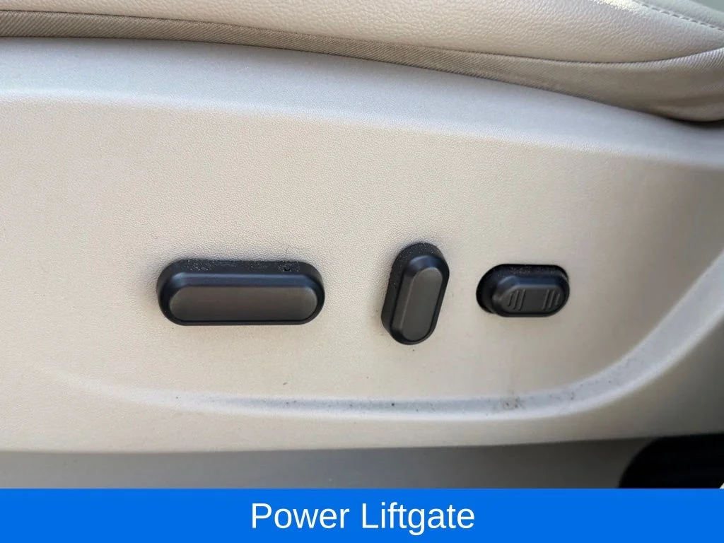 Used 2016 Silver Ford SE image 23