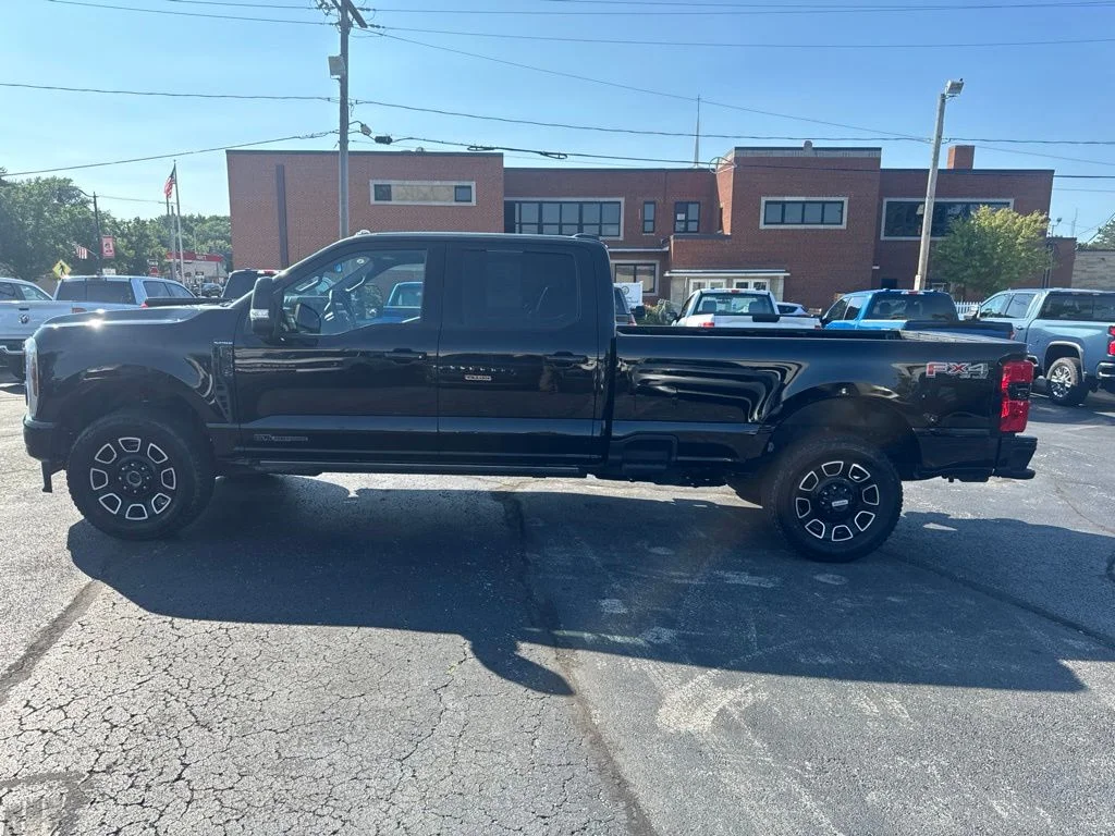 Used 2025 Black Metallic Ford Platinum image 7