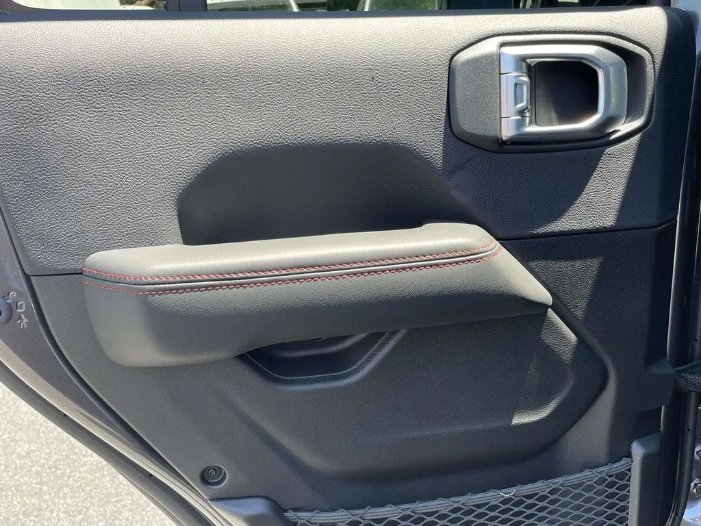 New 2026 Granite Crystal Metallic Clearcoat Jeep Rubicon X image 21