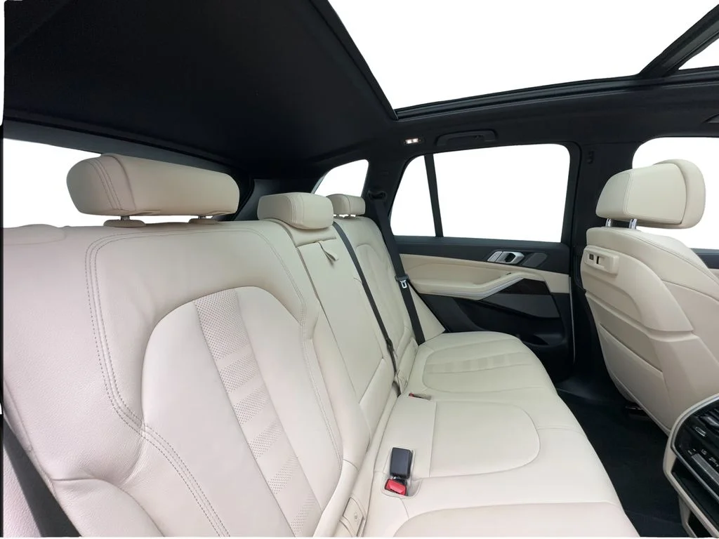 Used 2021 White BMW sDrive40i image 28