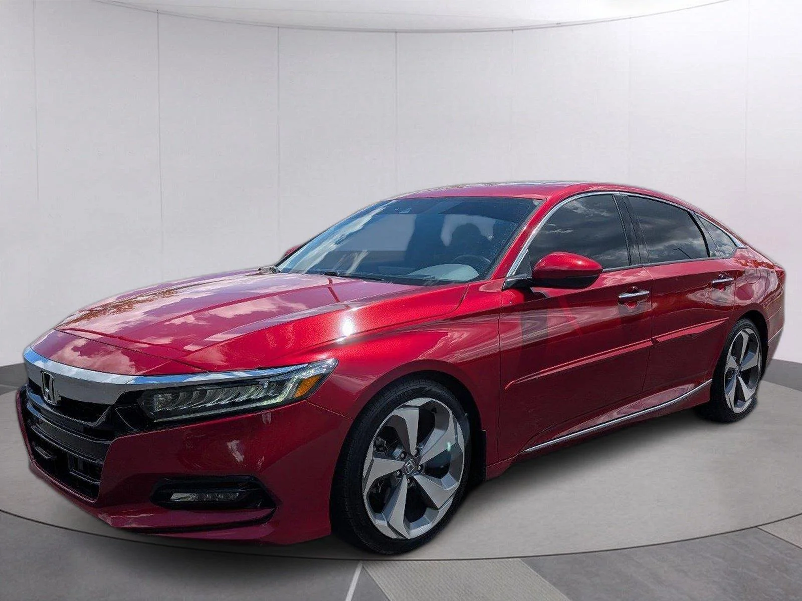 Used 2018 Radiant Red Metallic Honda Touring 1.5T image 1