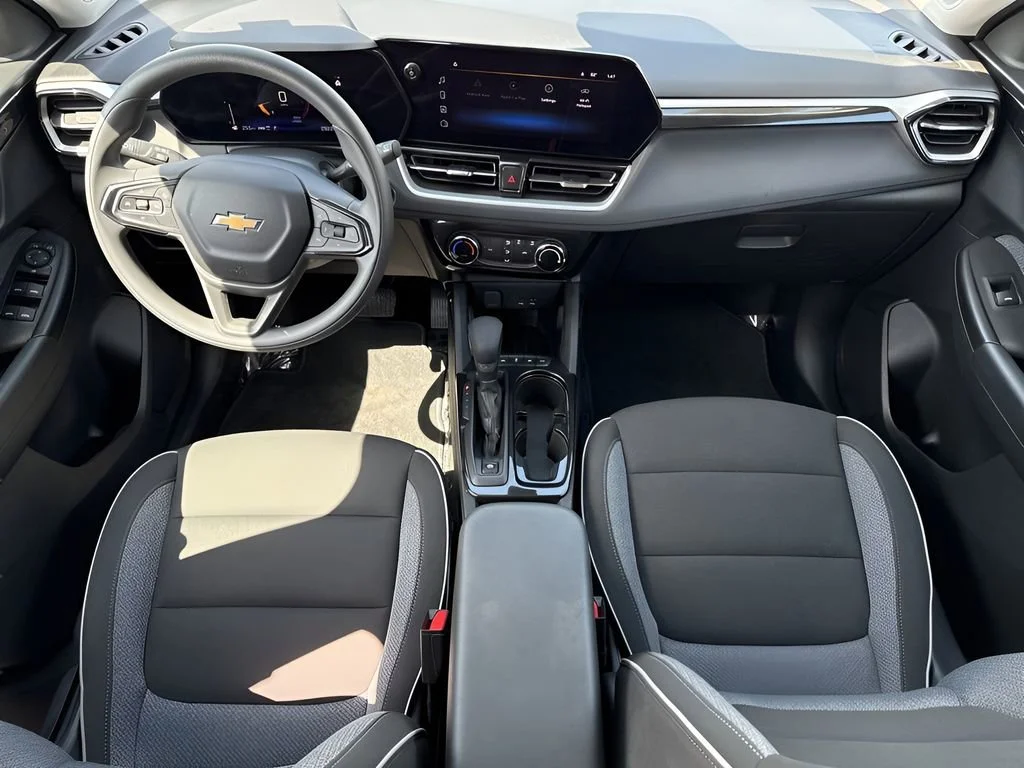Used 2025 Summit White Chevrolet LT image 12