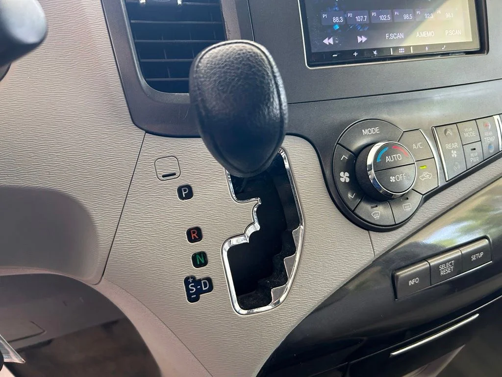 Used 2014 Gray Toyota LE image 10