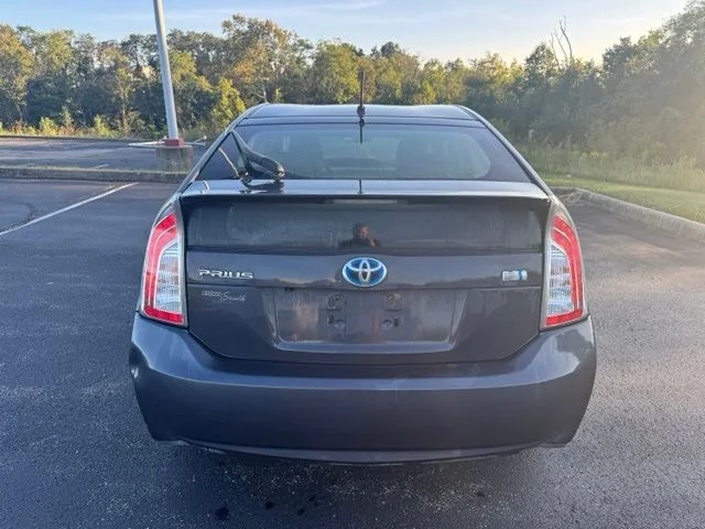 Used 2015 Gray Toyota Two image 4