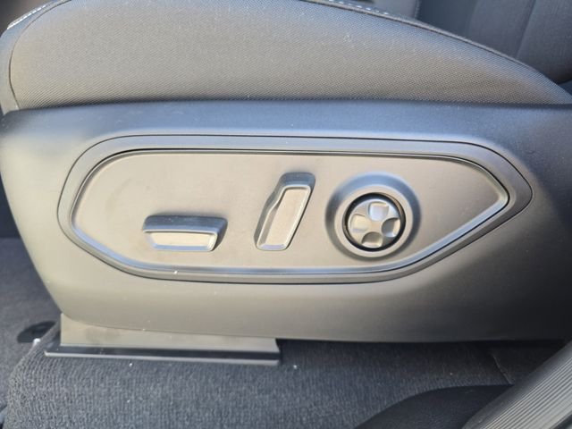 New 2026 Bright White Clear-Coat Exterior Paint Jeep Laredo X image 16