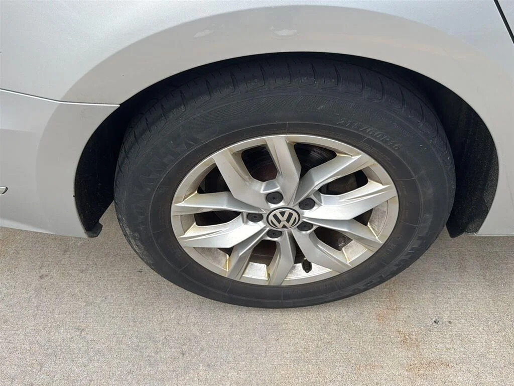 Used 2016  Volkswagen 1.8T S image 12