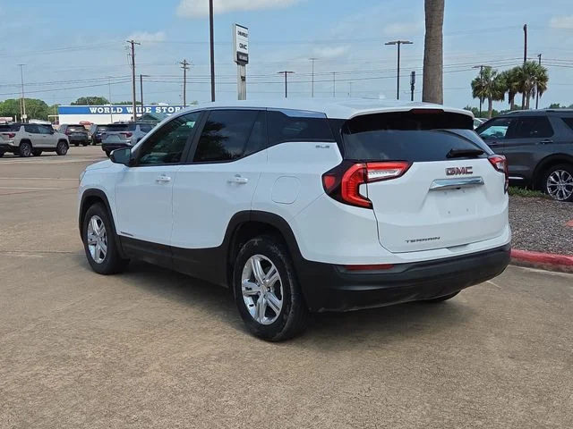 Used 2024 White GMC SLE image 5