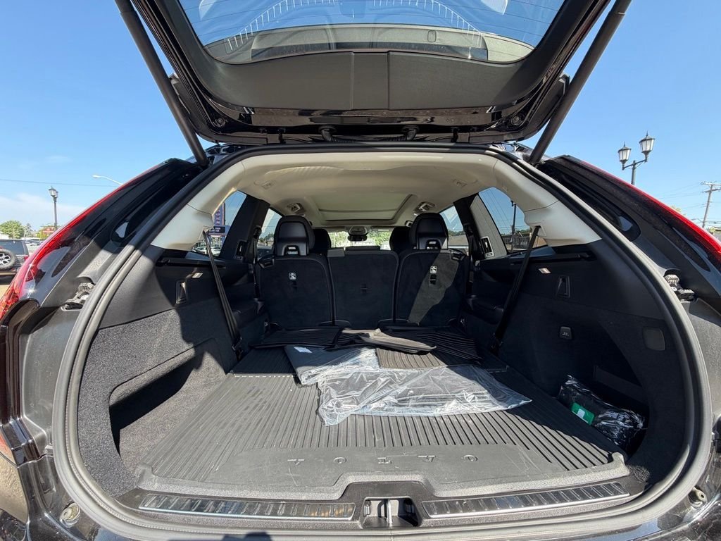 2026 Volvo XC90 Plus - Photo 14