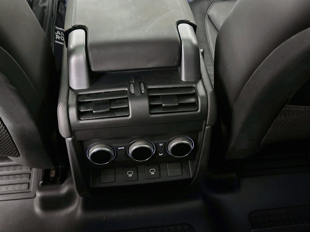 Used 2024 Black Land Rover X-Dynamic SE image 24