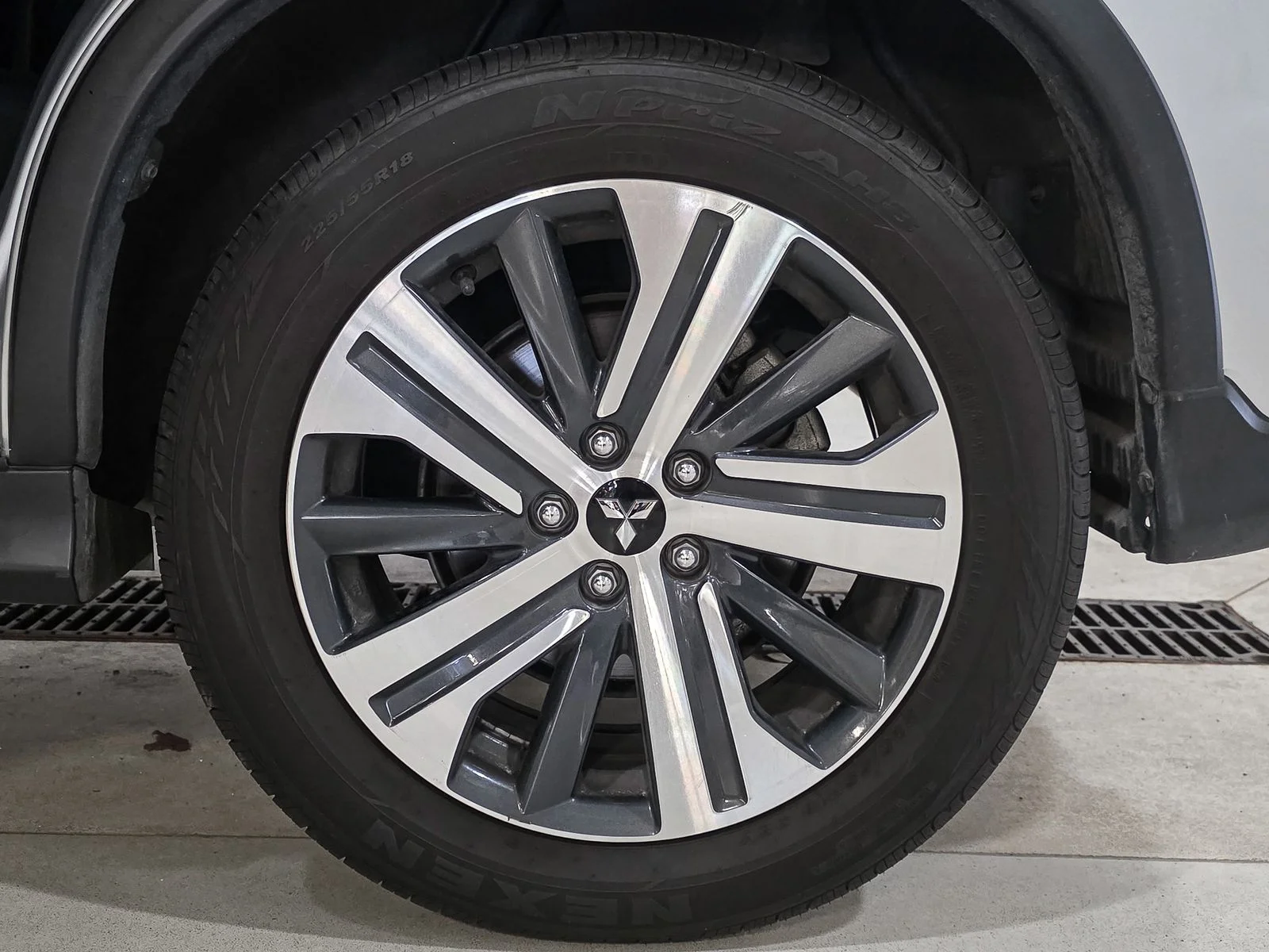 Used 2024  Mitsubishi  image 18