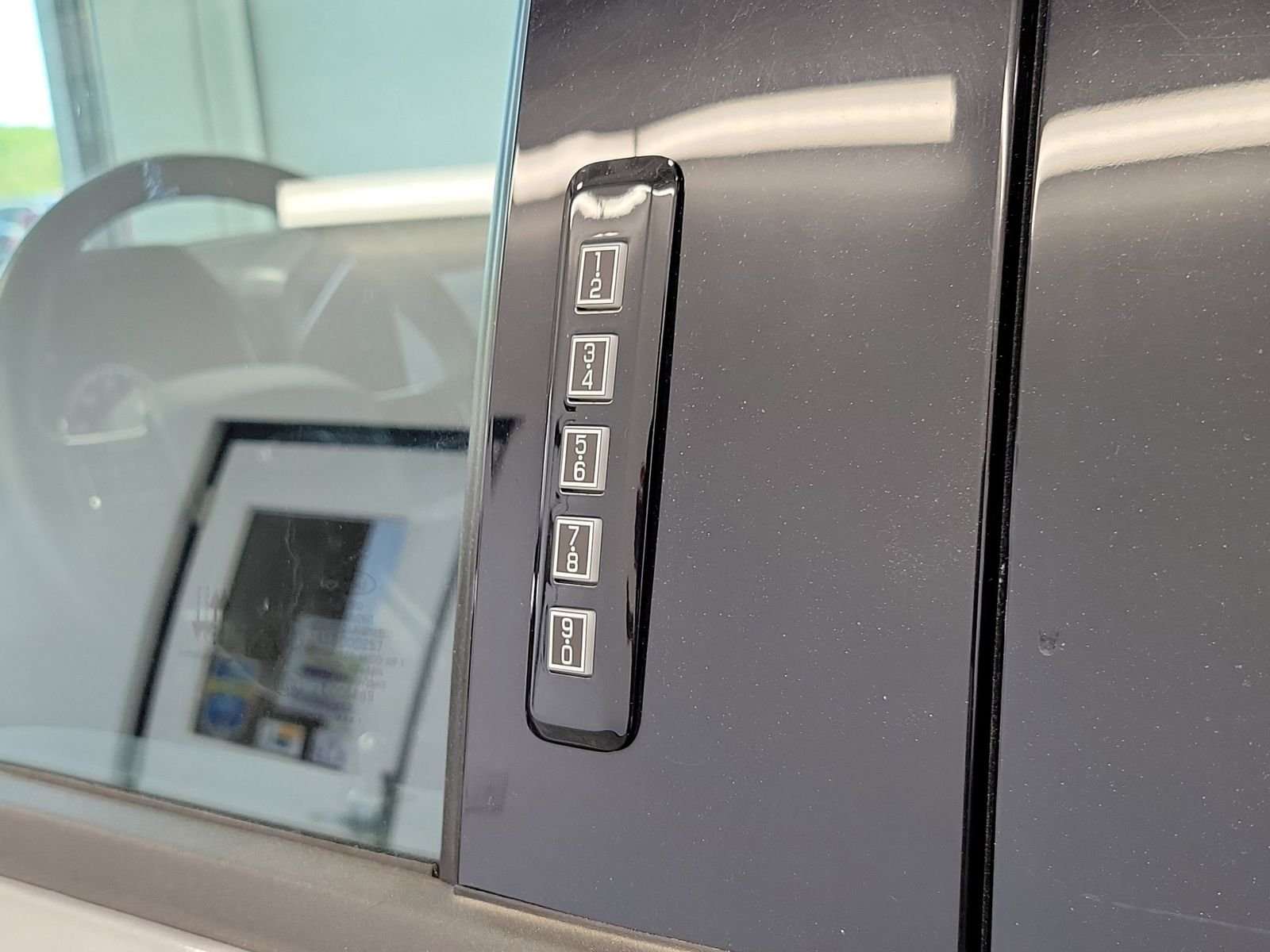 Used 2023 Silver Ford XLT image 9