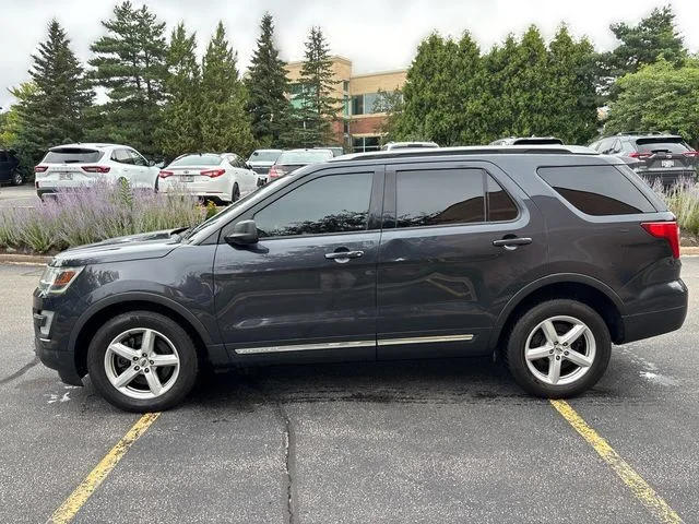 Used 2017  Ford XLT image 10
