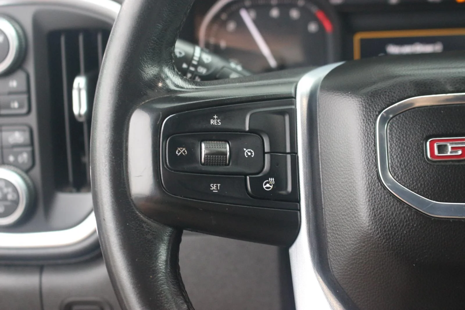 Used 2019 CARDINAL RED GMC SLT image 24