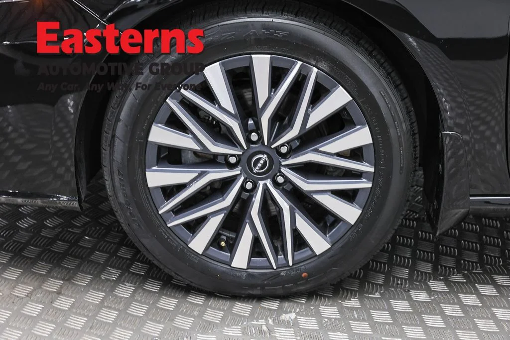 Used 2023 Black Nissan 2.5 SV image 32