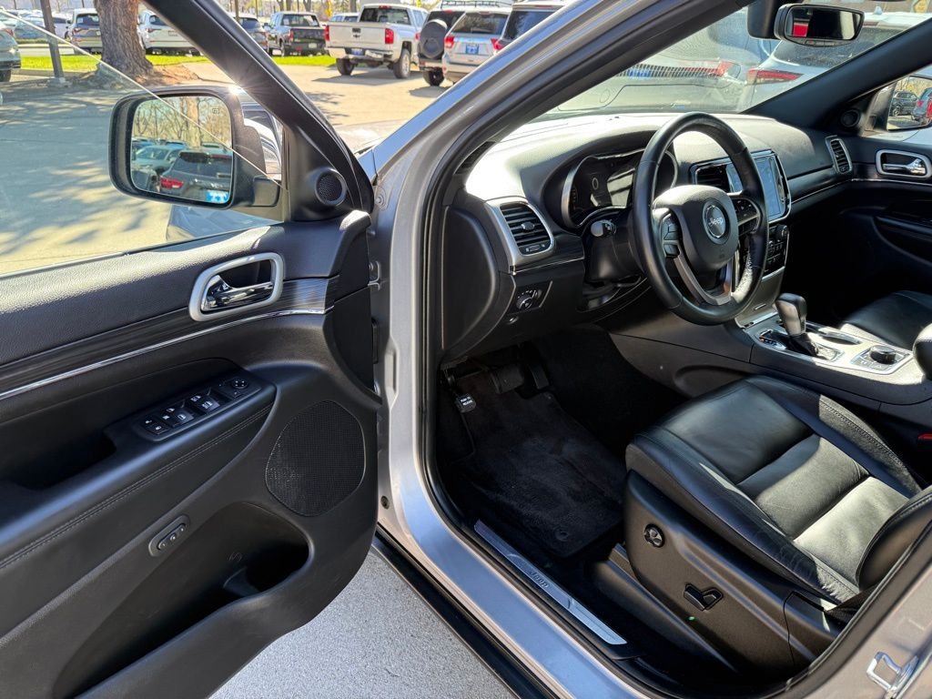 Used 2019 Billet Silver Metallic Jeep Limited image 11