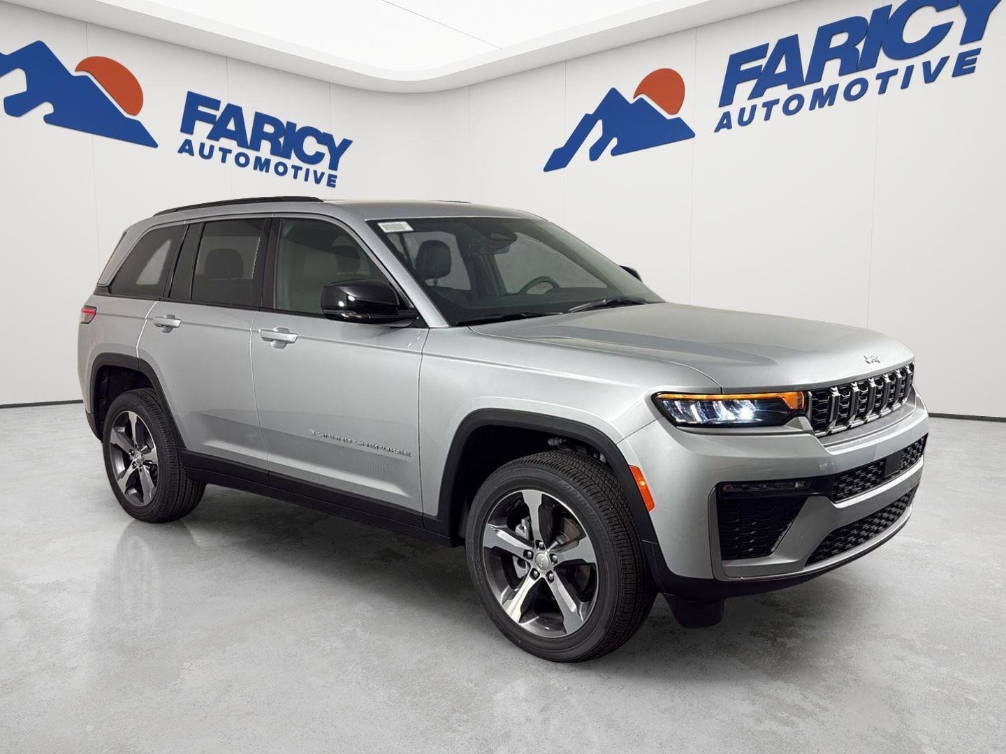 New 2026 Silver Zynith Exterior Paint Jeep Limited image 2