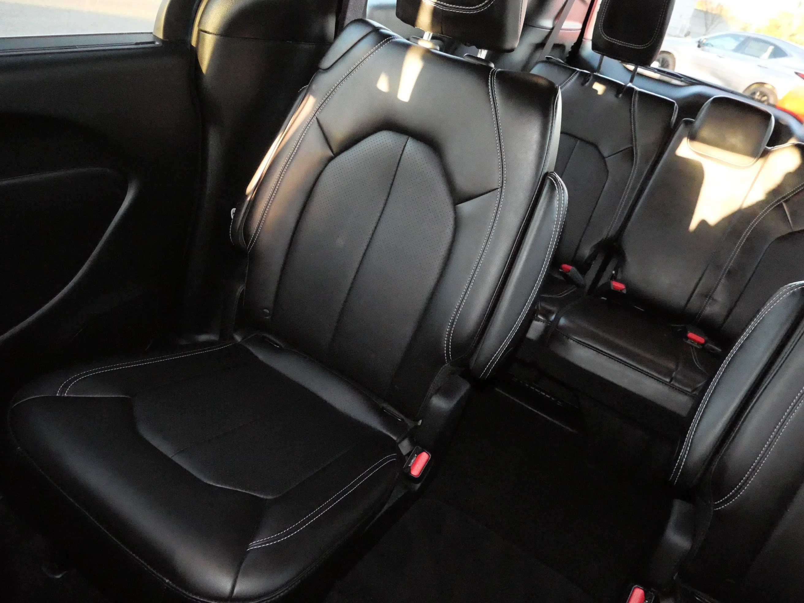 Used 2025 Fathom Blue Pearlcoat Chrysler Select image 14
