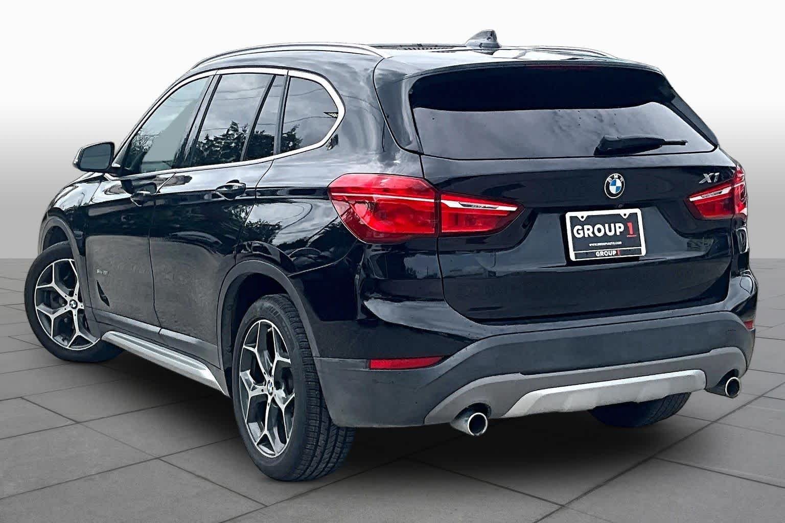 Used 2018 Black Sapphire Metallic BMW sDrive28i image 11