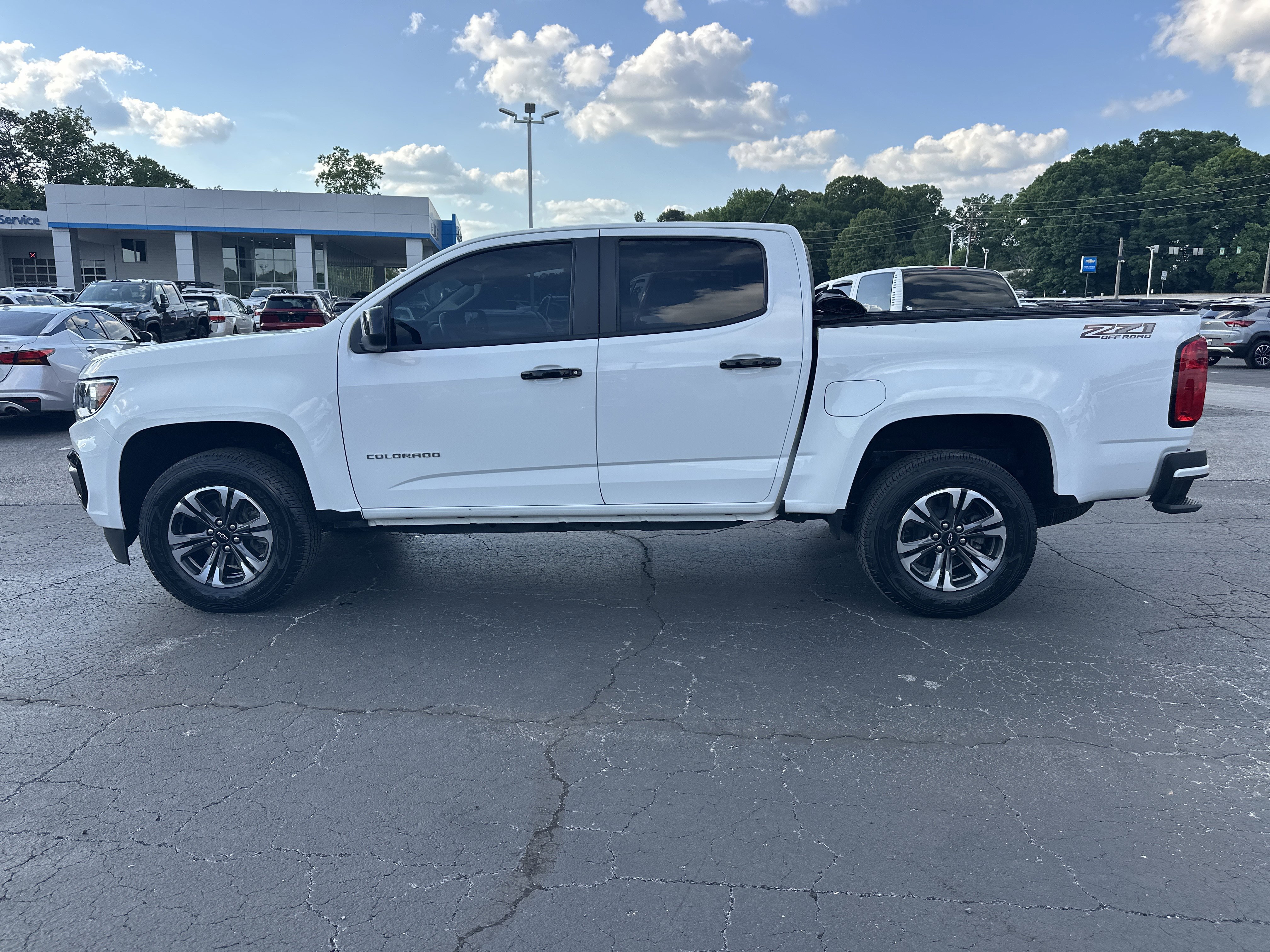Used 2022 Summit White Chevrolet Z71 image 5