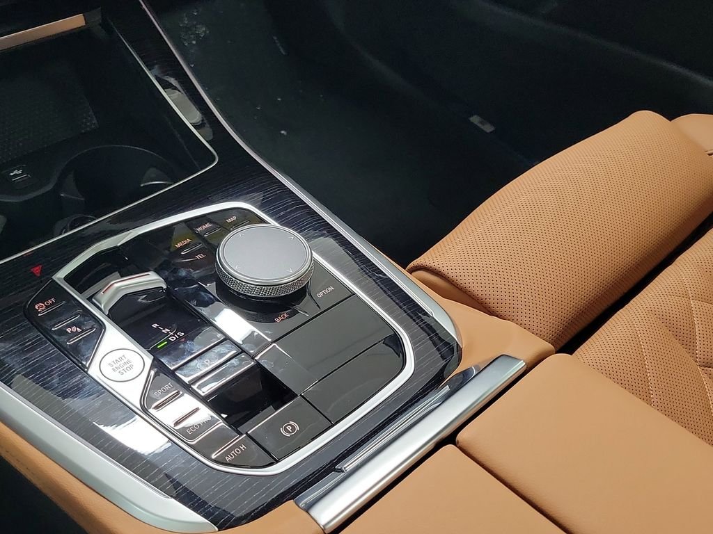 New 2026 Dravit Grey Metallic BMW sDrive40i image 13