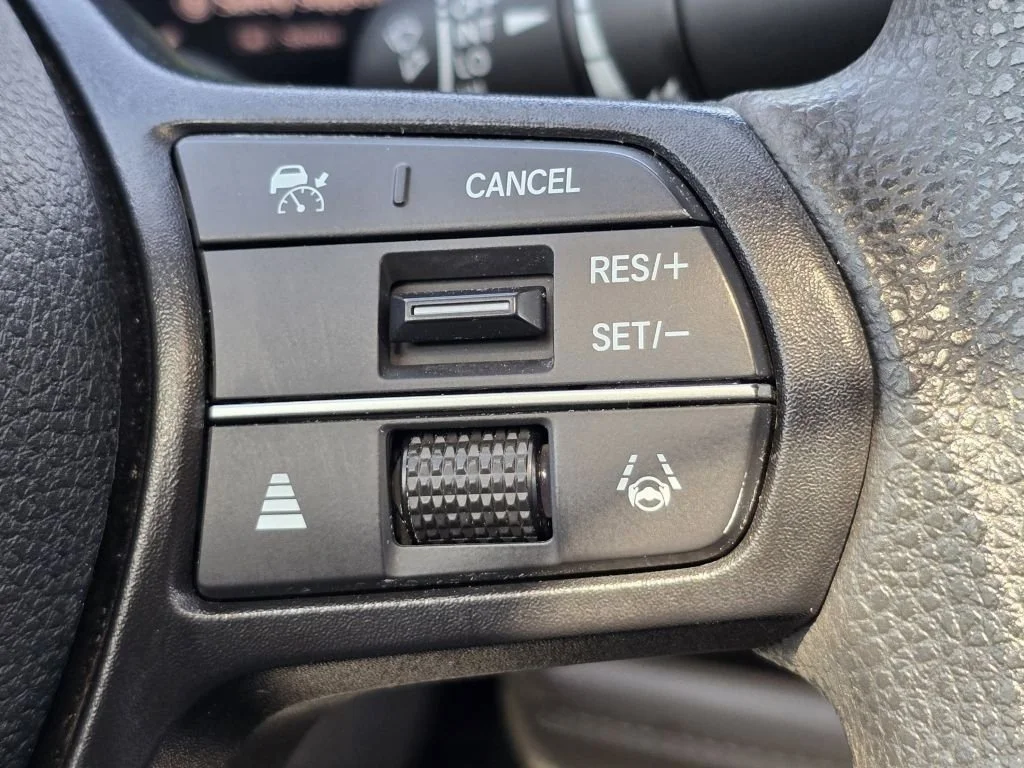 Used 2025 Red Honda SE image 17
