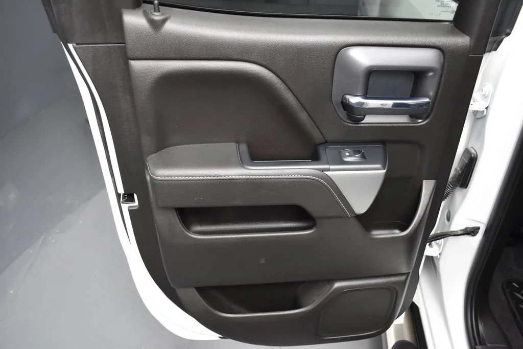 Used 2019 Summit White Chevrolet LT image 21