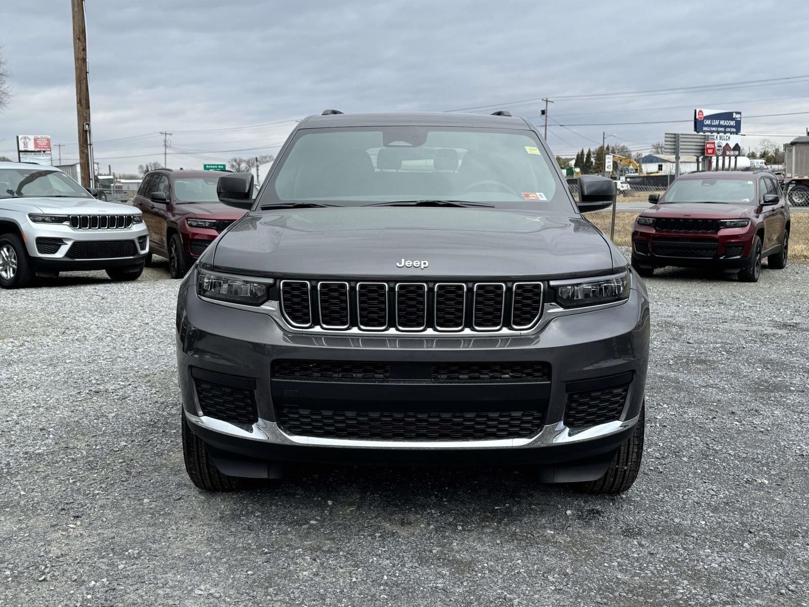 New 2025 Baltic Gray Metallic Clear-Coat Exterior Paint Jeep Laredo image 25