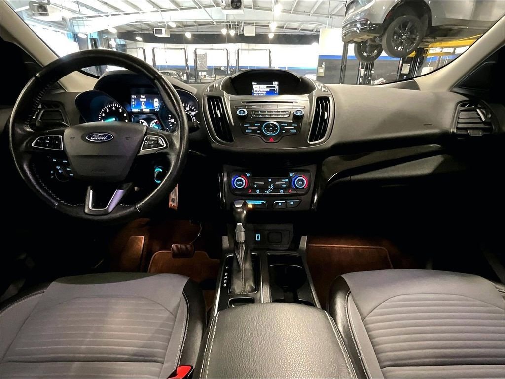 Used 2018 Silver Ford SE image 22