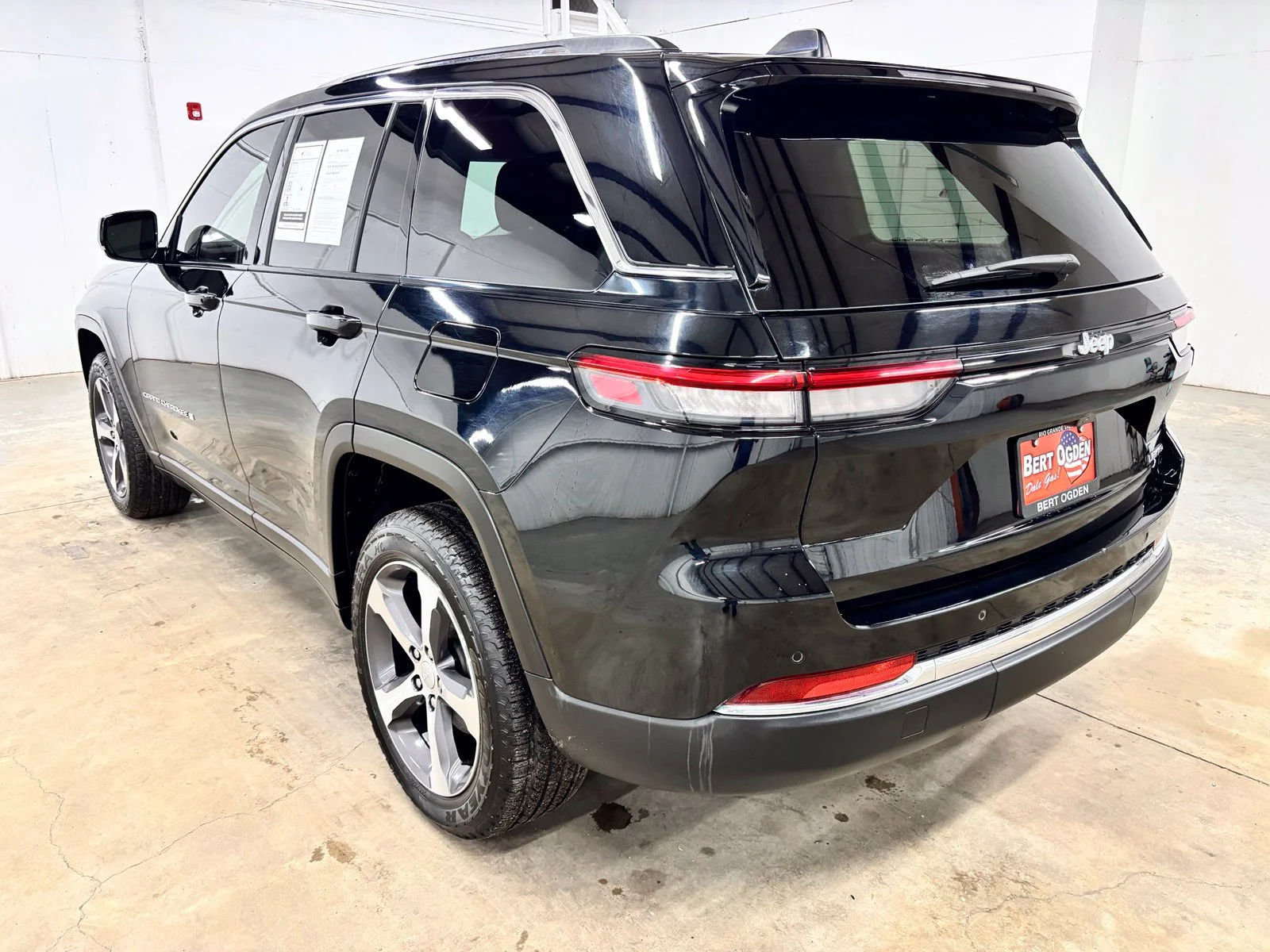 Used 2023 Black Jeep Limited image 4