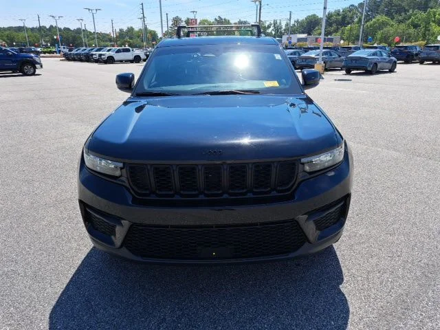 Used 2023 Black Jeep Altitude X image 3