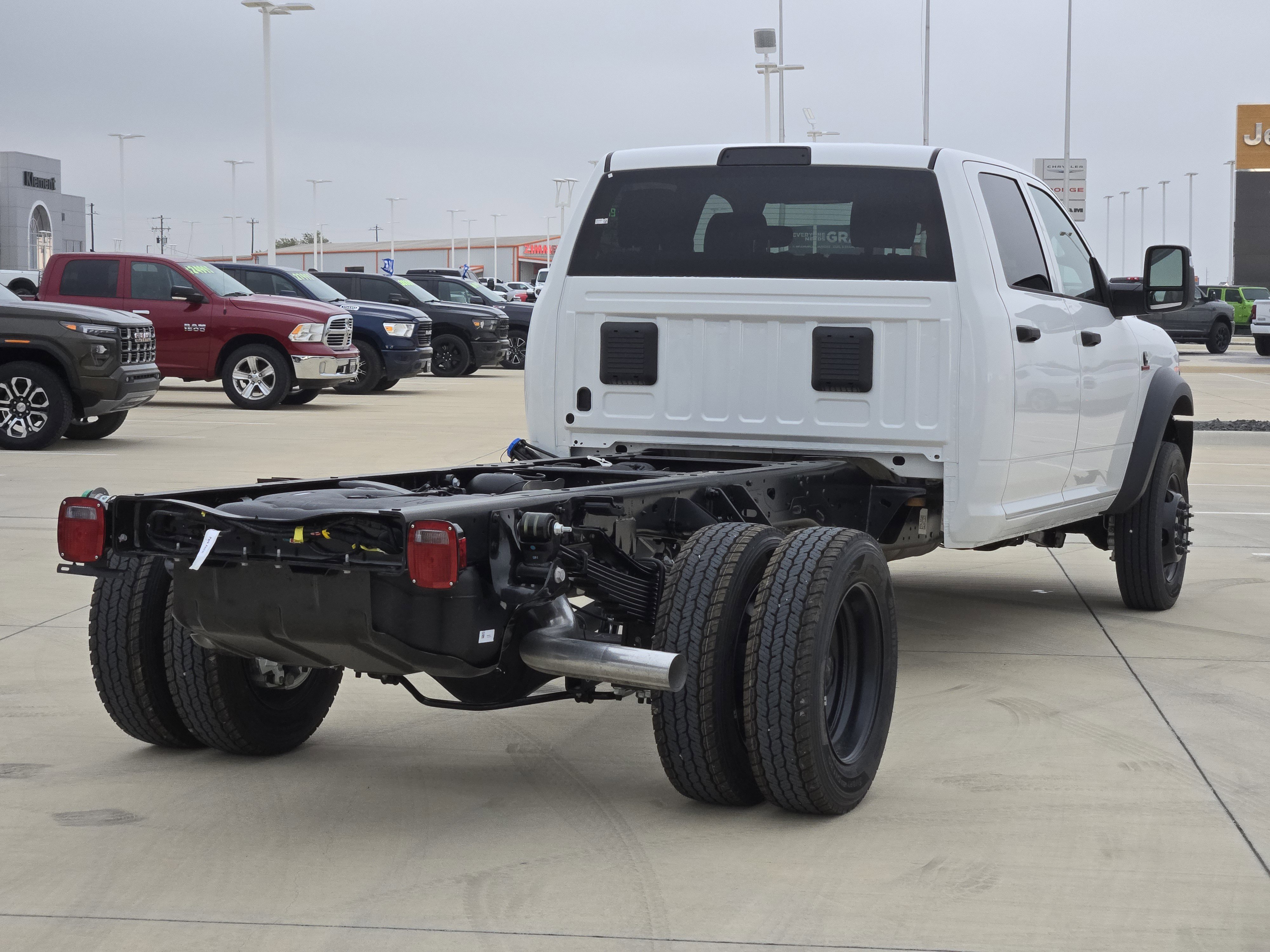 New 2026 Bright White Clear-Coat Exterior Paint RAM Tradesman image 5