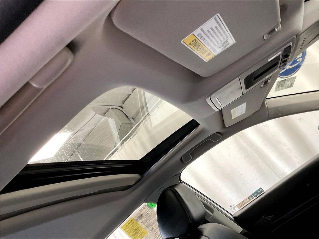 Used 2023 Platinum White Honda Touring image 22
