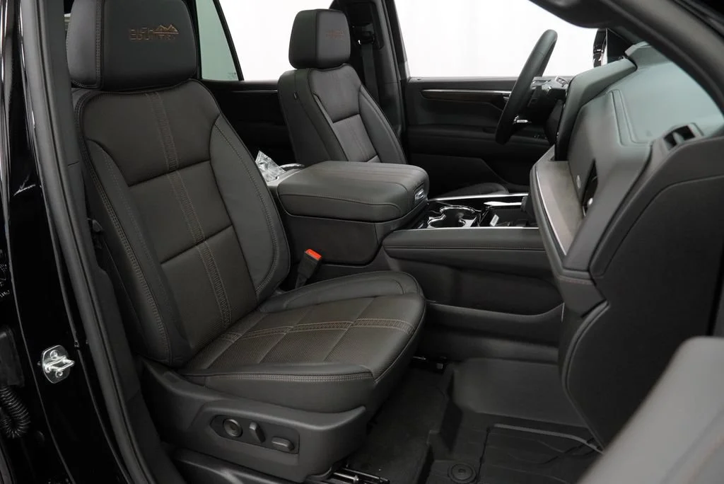 New 2026 Black Chevrolet High Country image 30