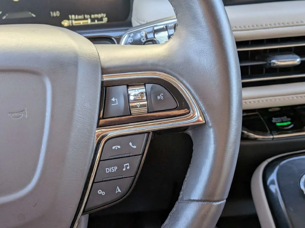 Used 2022 Pearl Metallic Lincoln Reserve image 22