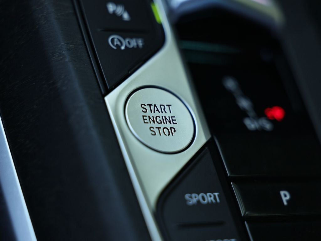 2024 BMW 3 Series 330i - Photo 40