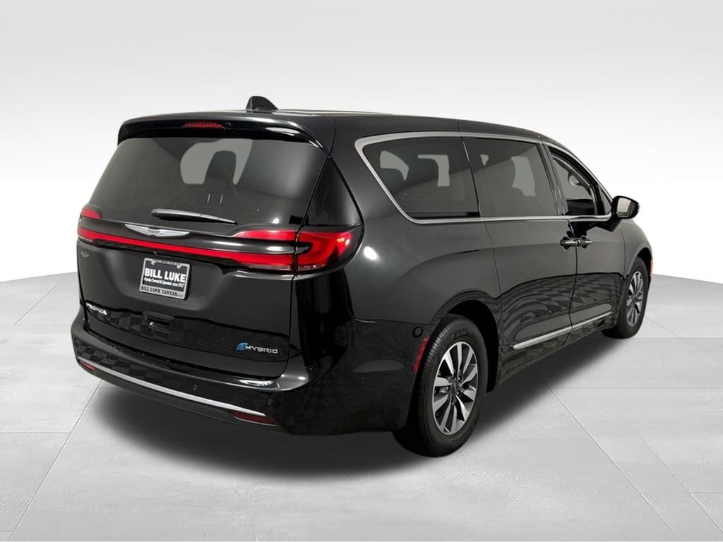 Used 2023 Brilliant Black Crystal Pearlcoat Chrysler Limited image 8